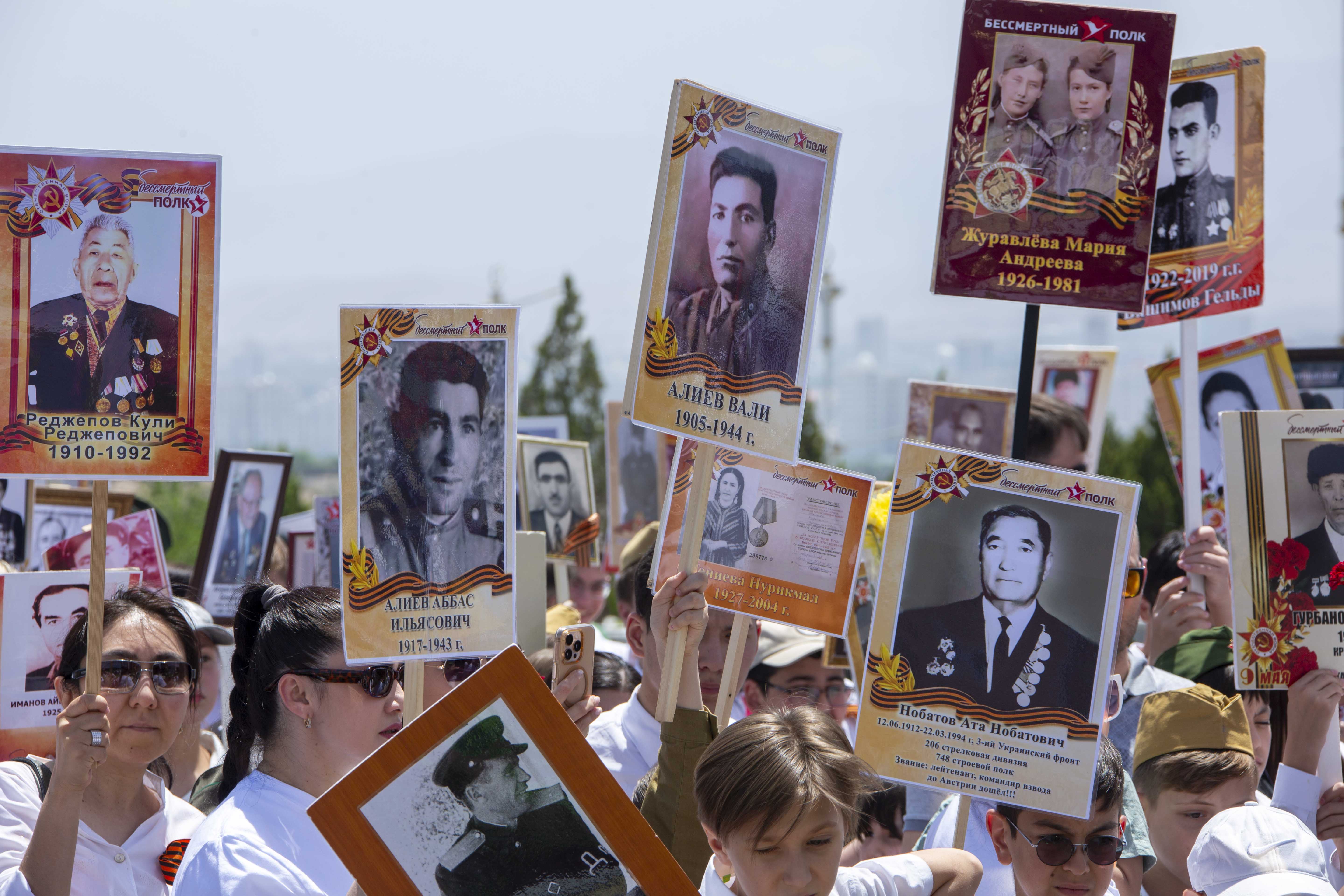У мемориального комплекса «Народная память» прошла акция «Бессмертный полк»